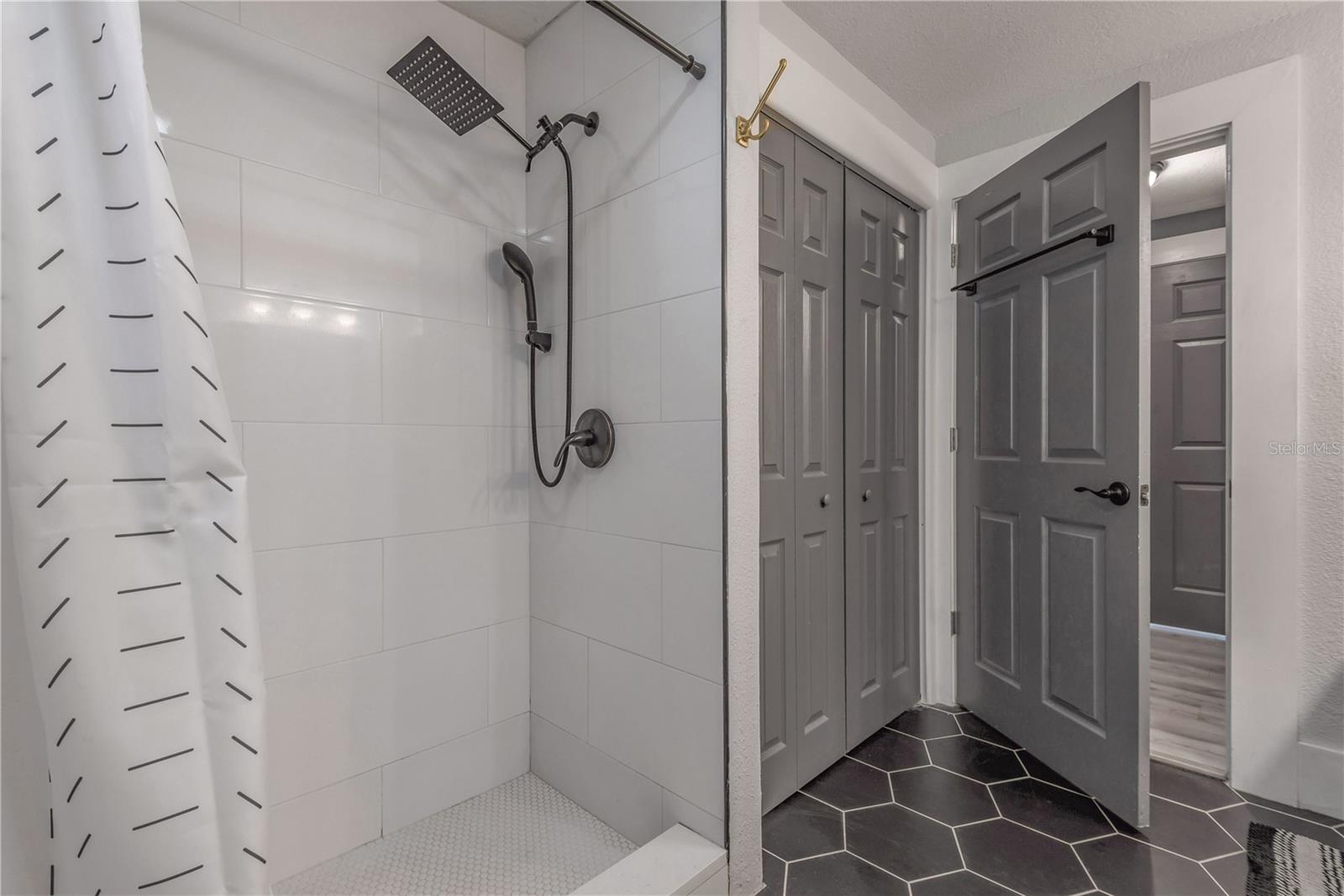 806 E HAMILTON AVE — photo 26