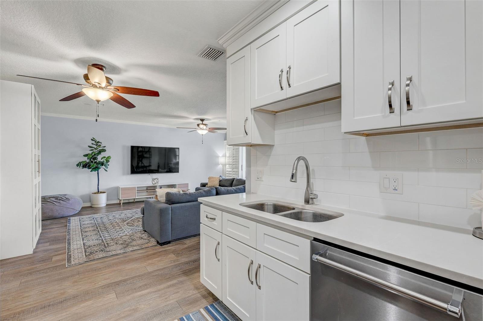18522 GULF BLVD #D — photo 13
