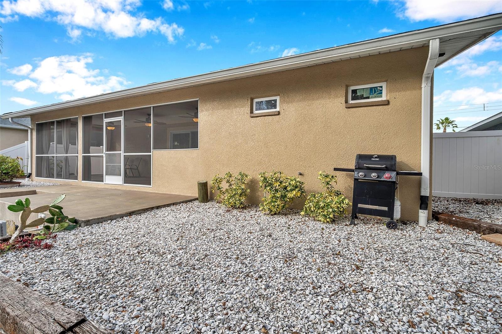 8 CITRUS DR — photo 12