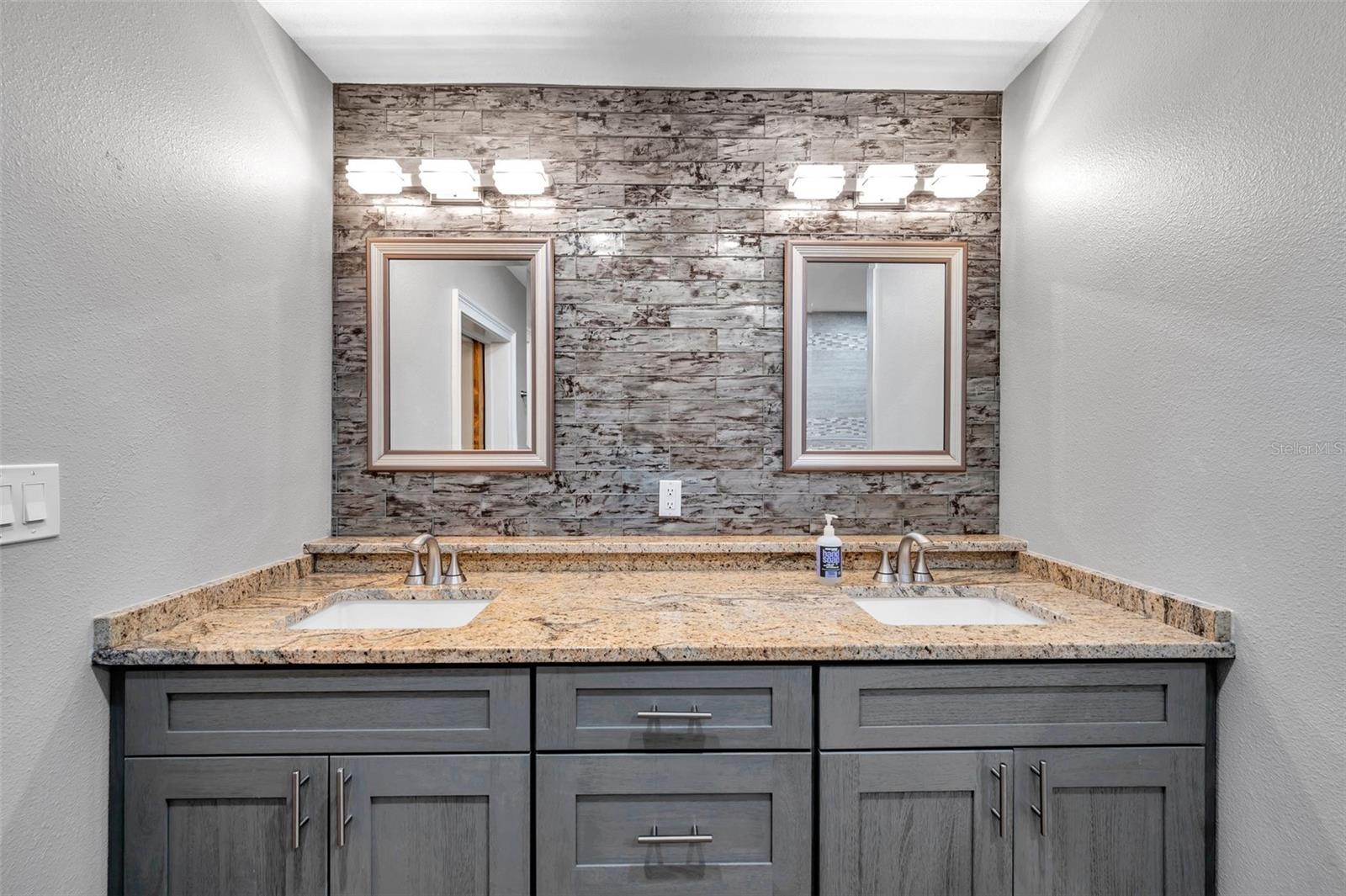 8 CITRUS DR — photo 76