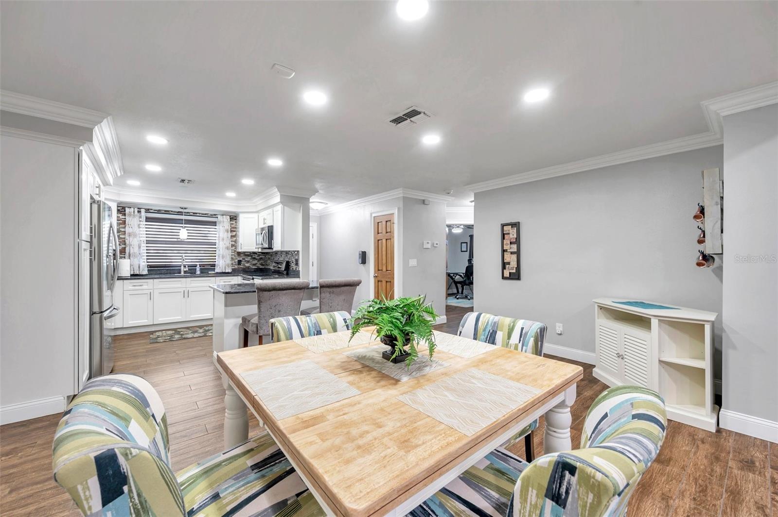 8 CITRUS DR — photo 40