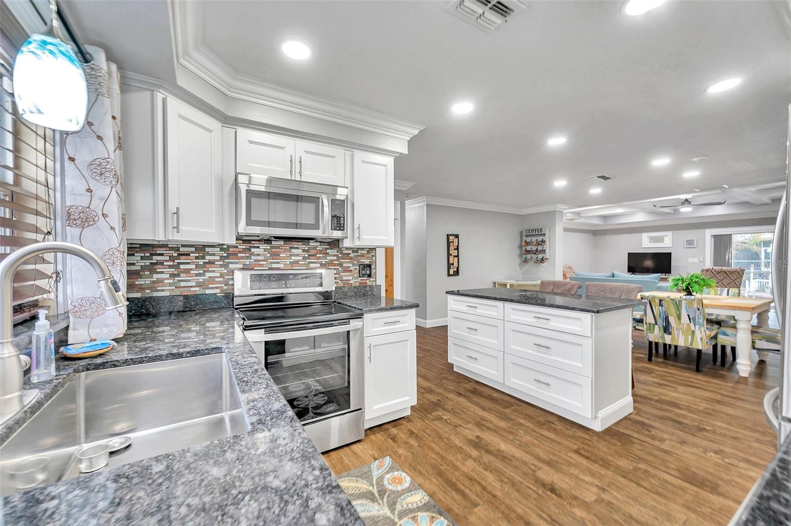 8 CITRUS DR — photo 29