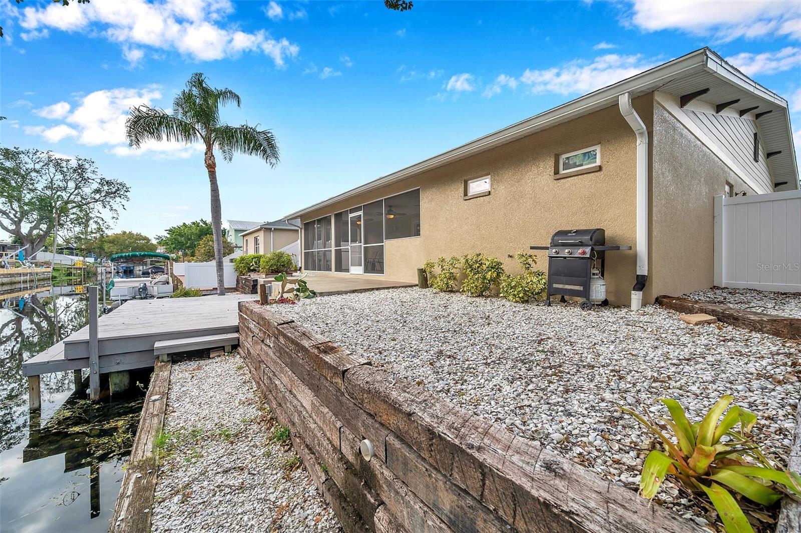 8 CITRUS DR — photo 11