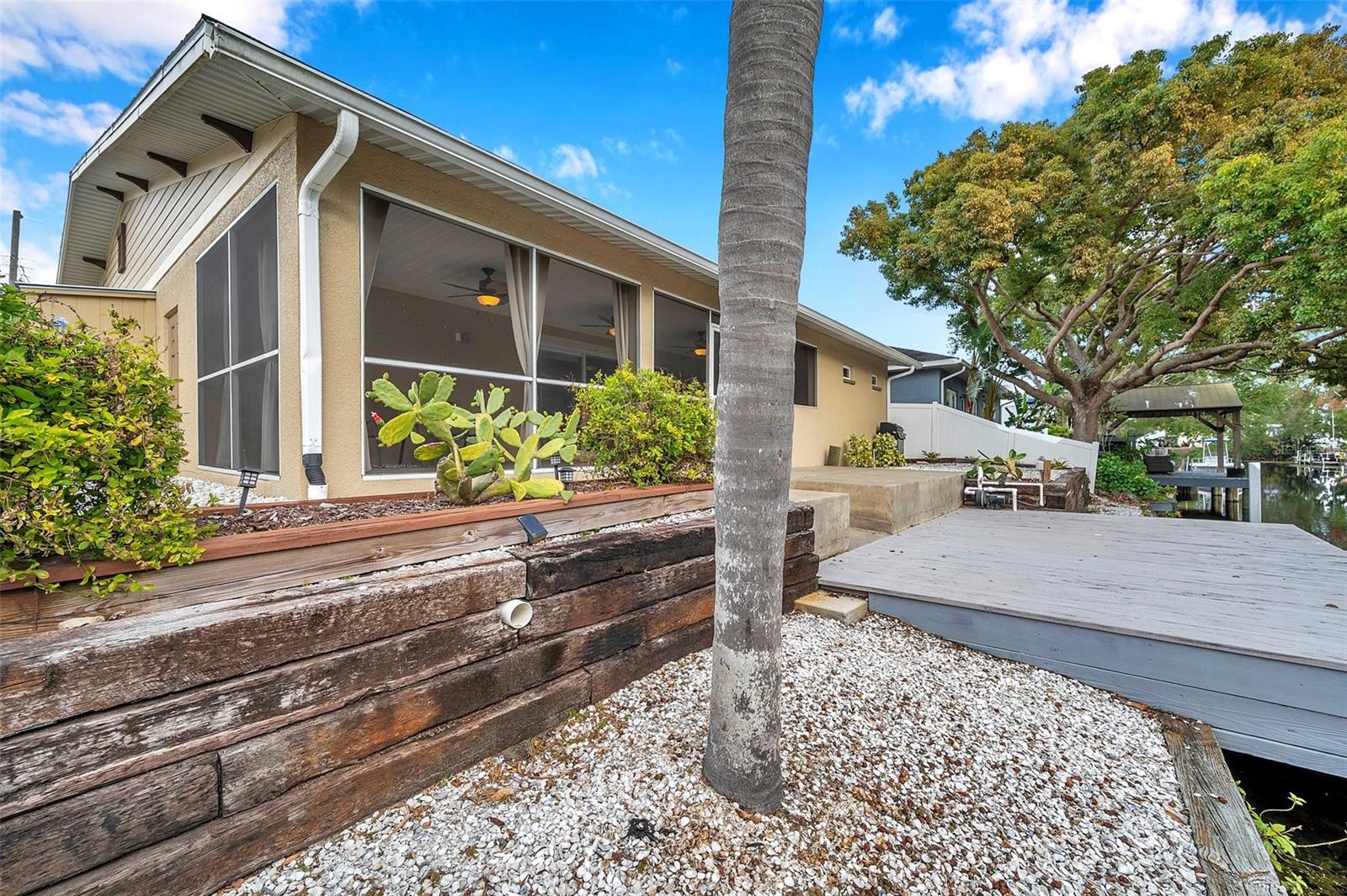 8 CITRUS DR — photo 10