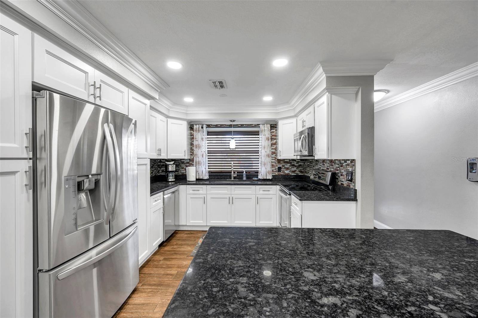 8 CITRUS DR — photo 32