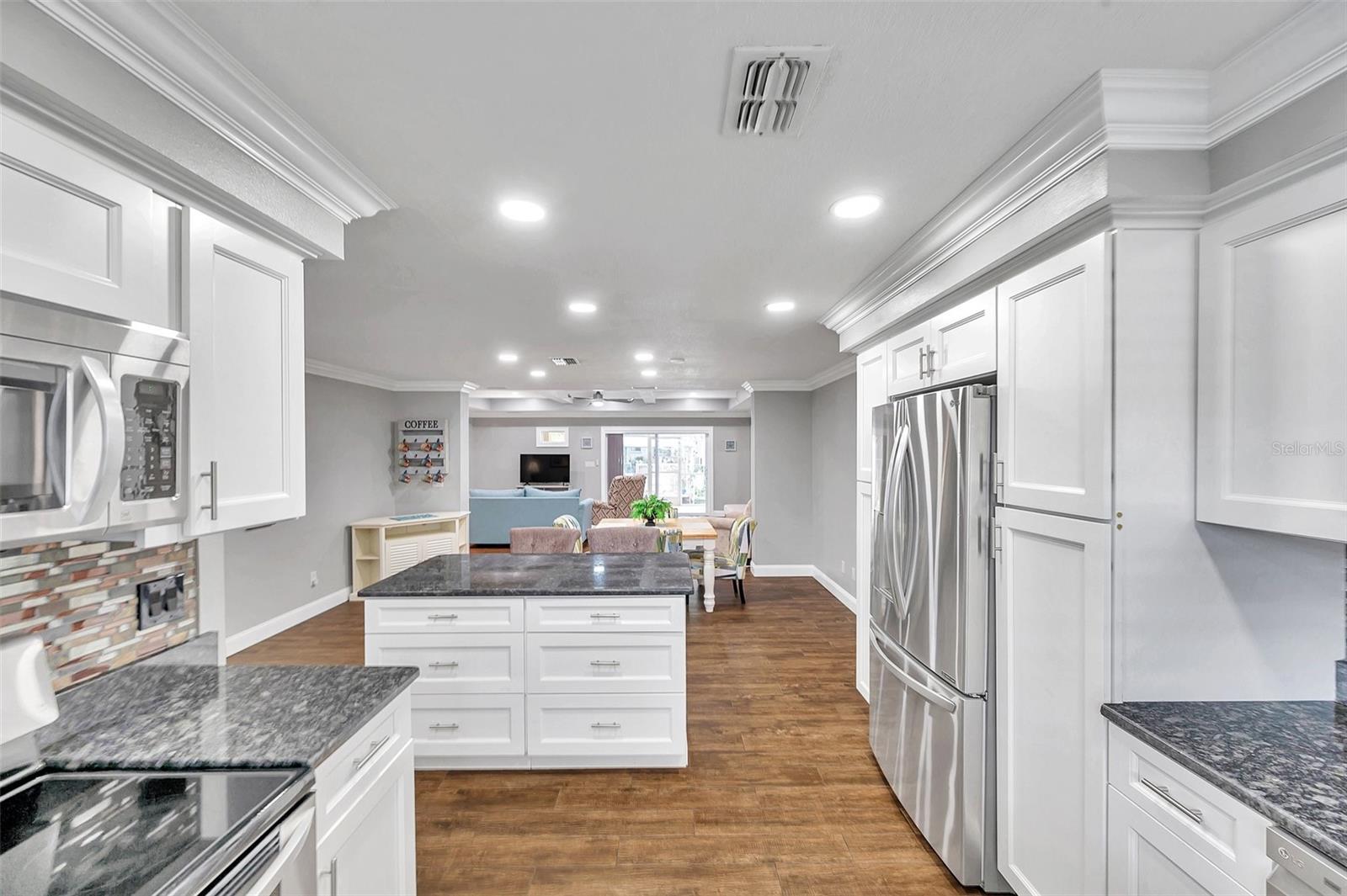 8 CITRUS DR — photo 28