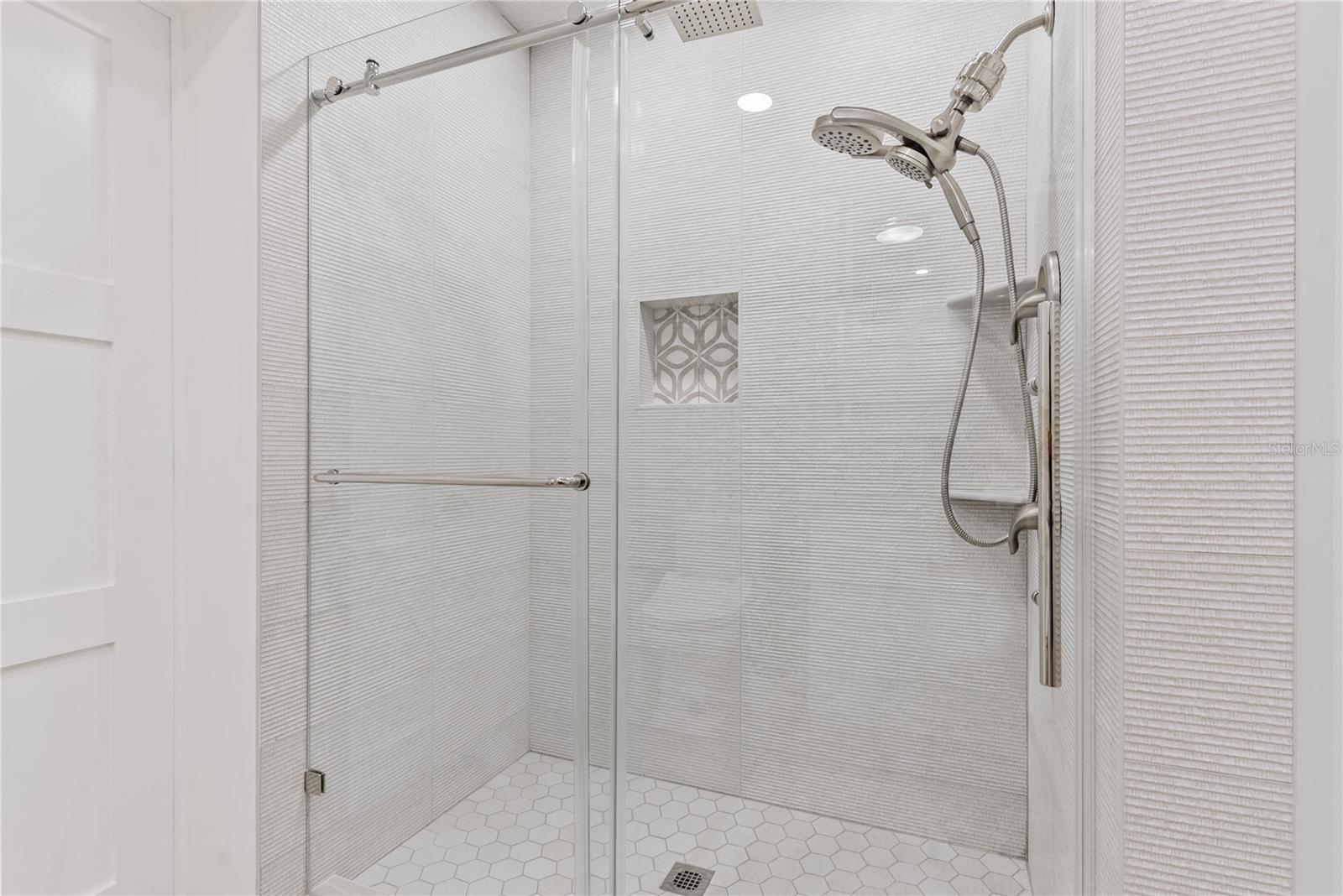 404 HARBOR DR S — photo 39