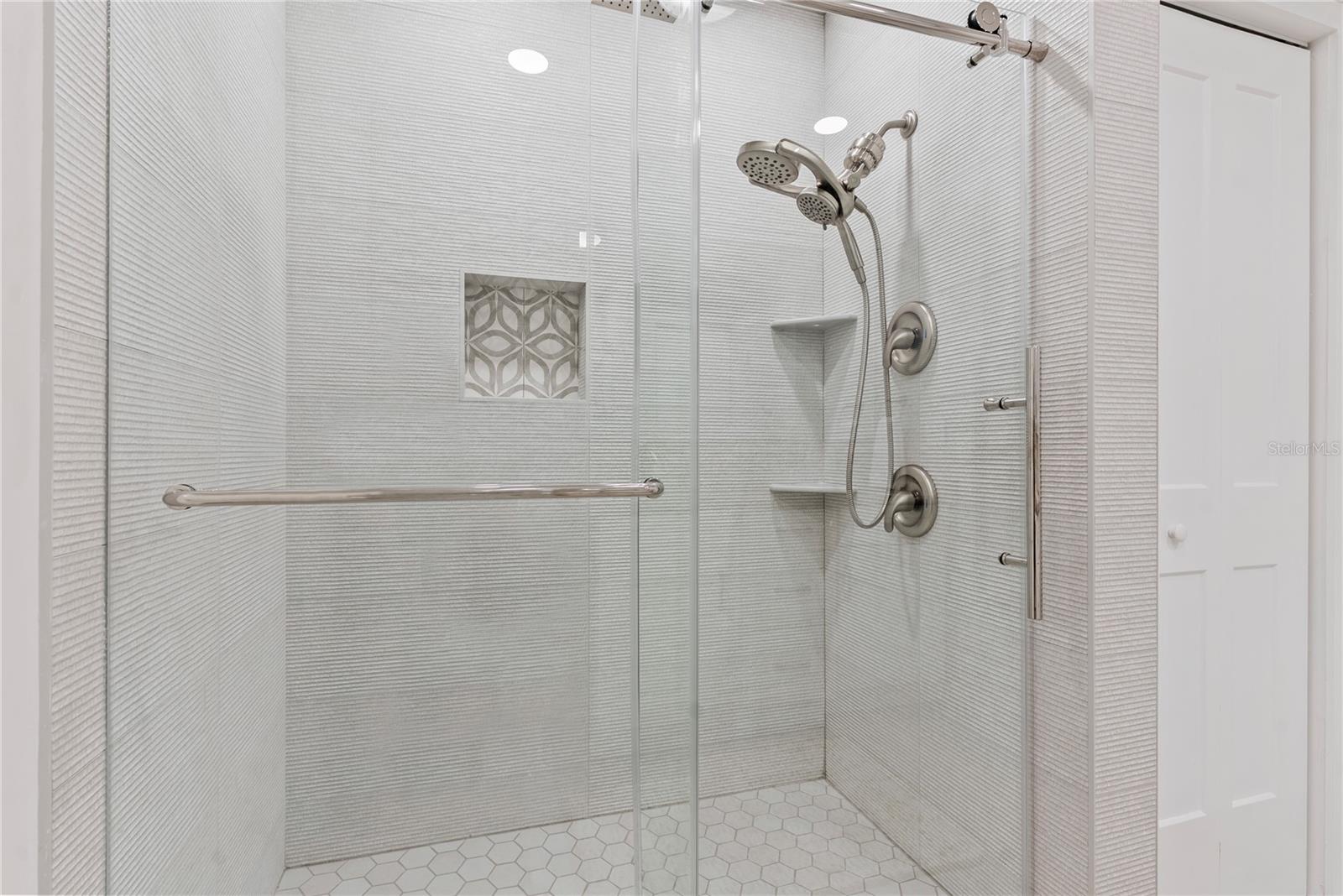 404 HARBOR DR S — photo 38