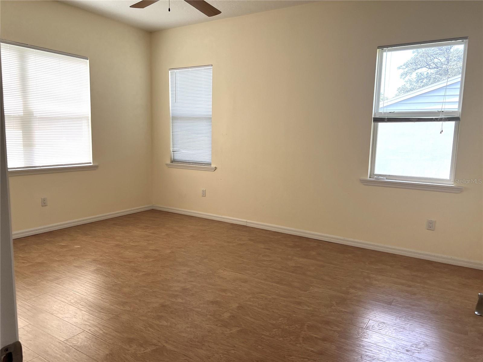 635 KENNETH WAY — photo 15