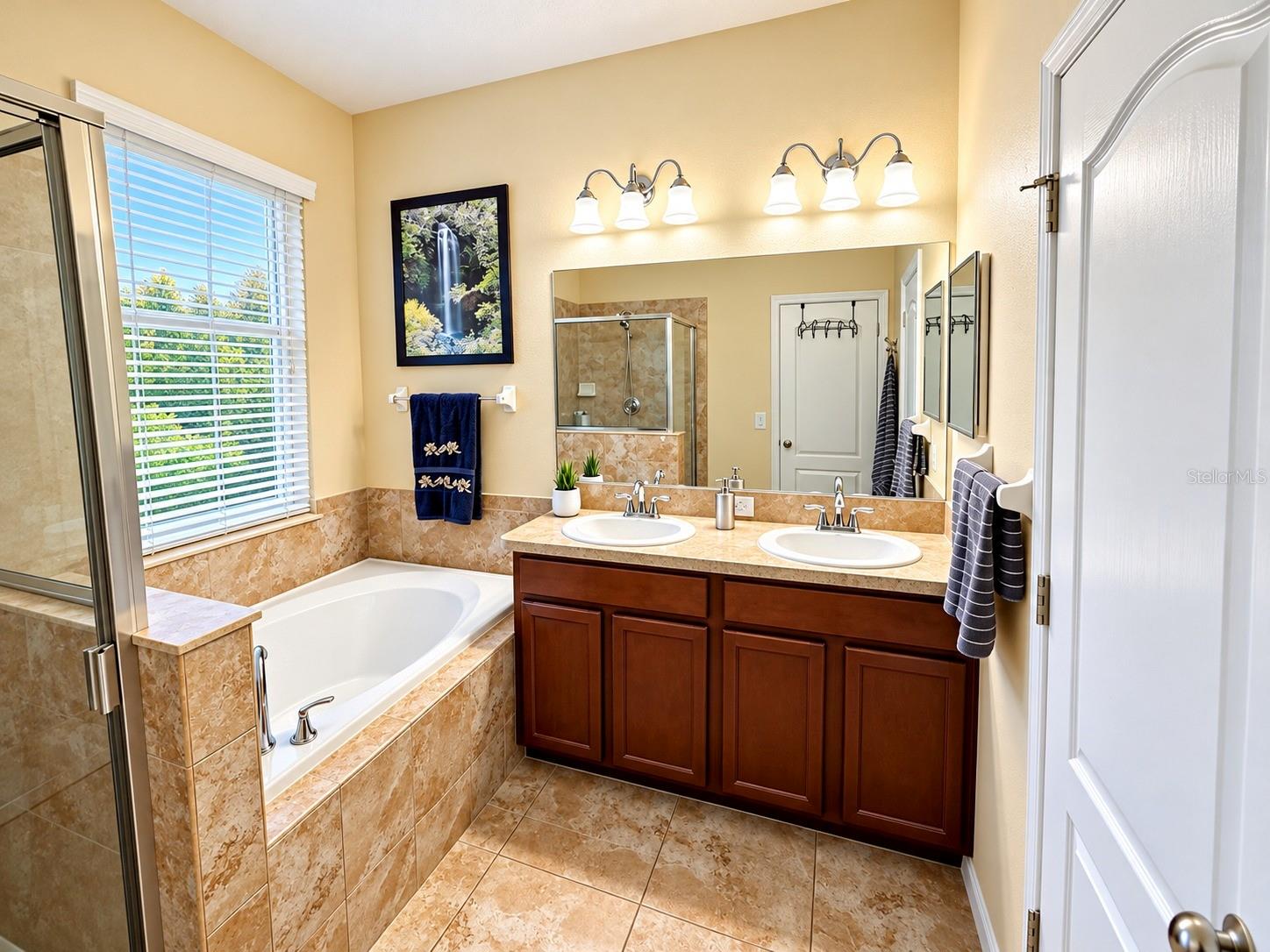 3748 ROUND TABLE CT — photo 18