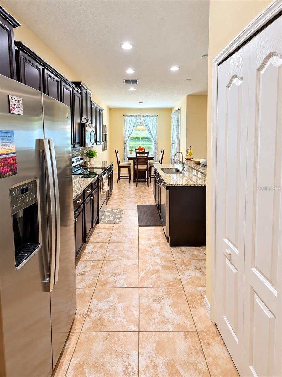 3748 ROUND TABLE CT — photo 14