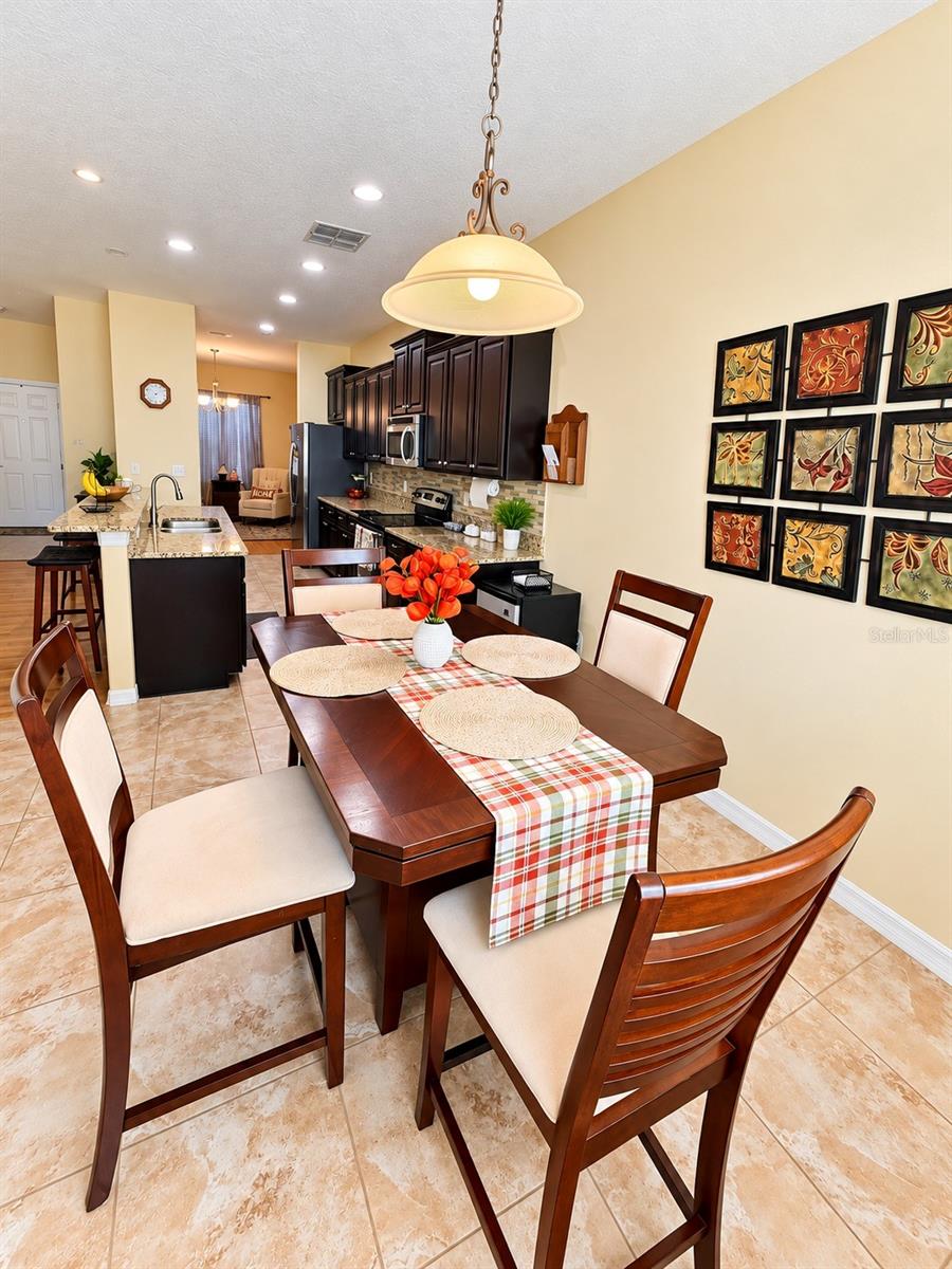 3748 ROUND TABLE CT — photo 13