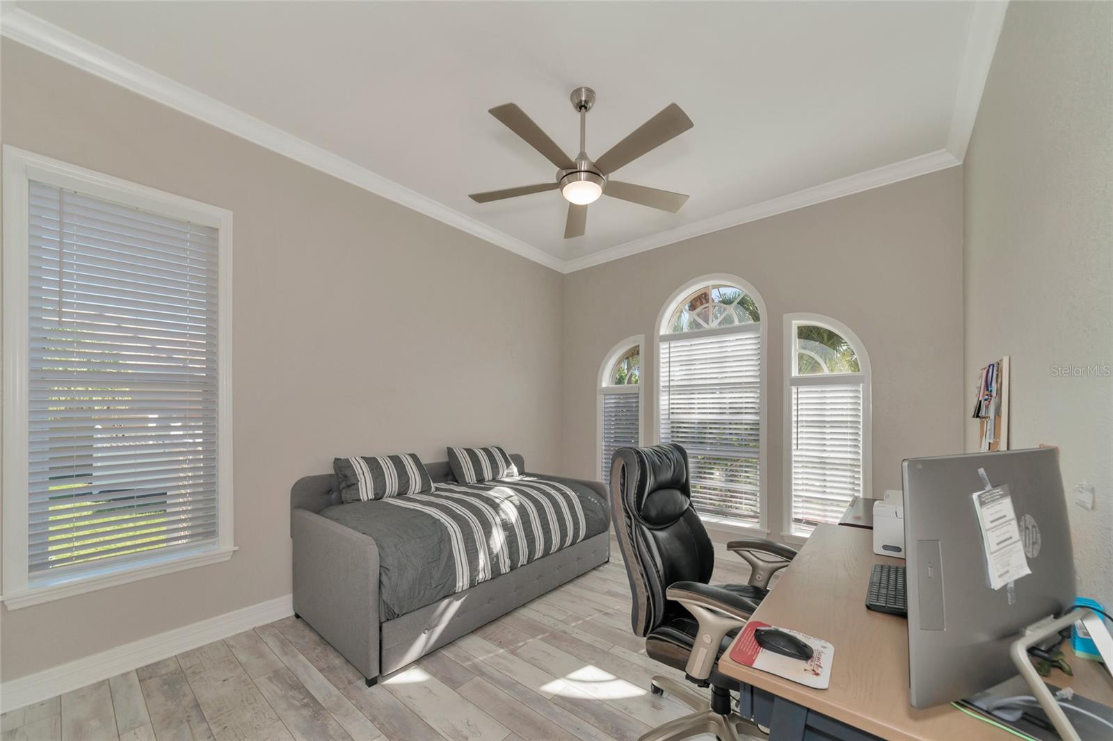 1101 KINGS WAY DR — photo 24