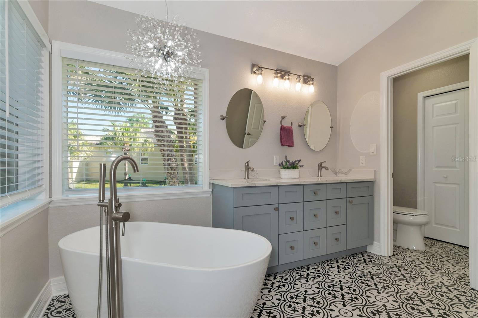 1101 KINGS WAY DR — photo 23
