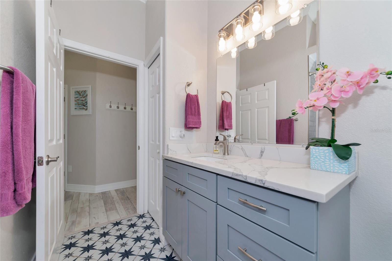 1101 KINGS WAY DR — photo 30