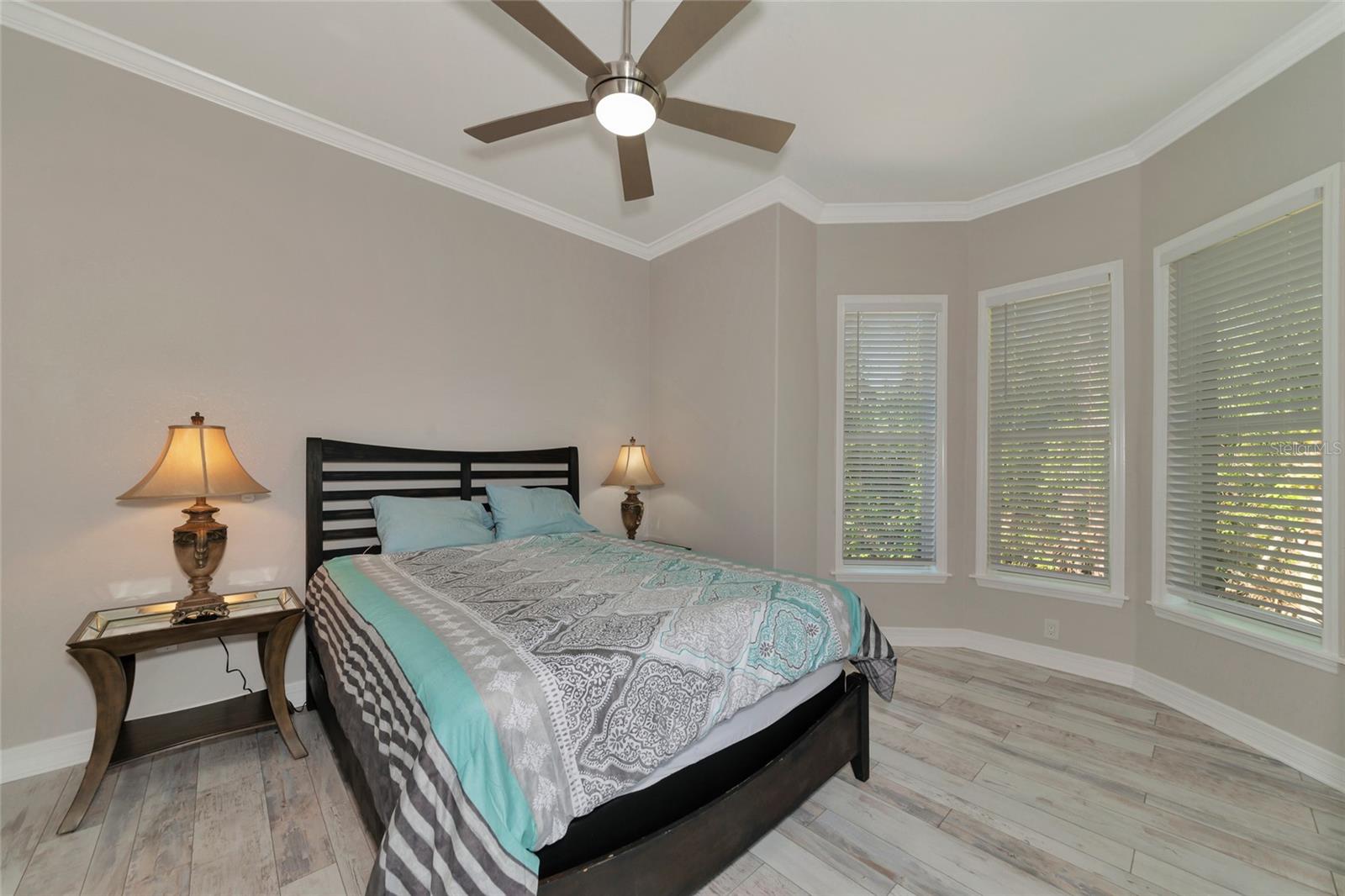 1101 KINGS WAY DR — photo 32