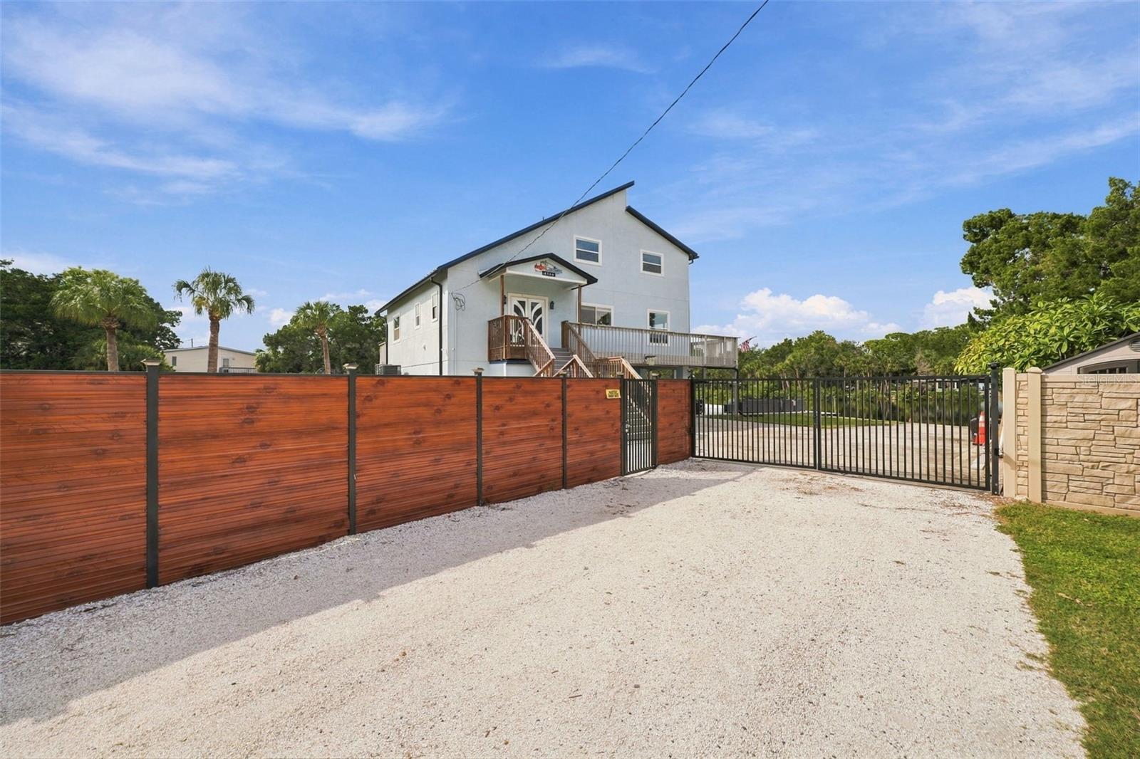 14523 BARLOW LN — photo 5