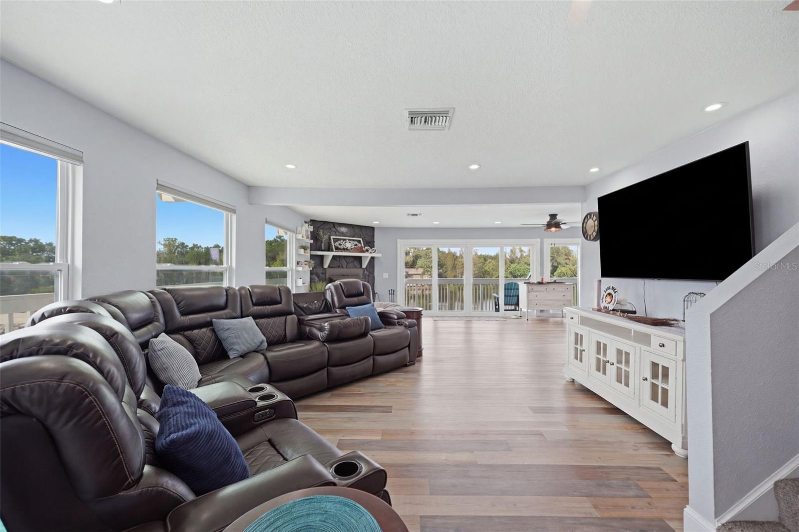 14523 BARLOW LN — photo 23