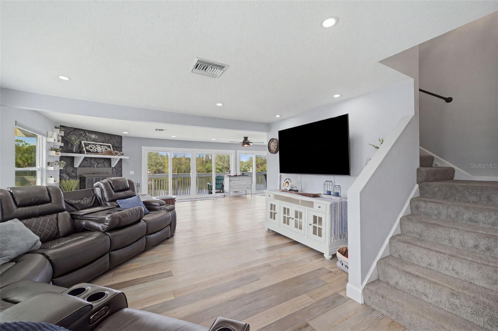 14523 BARLOW LN — photo 24