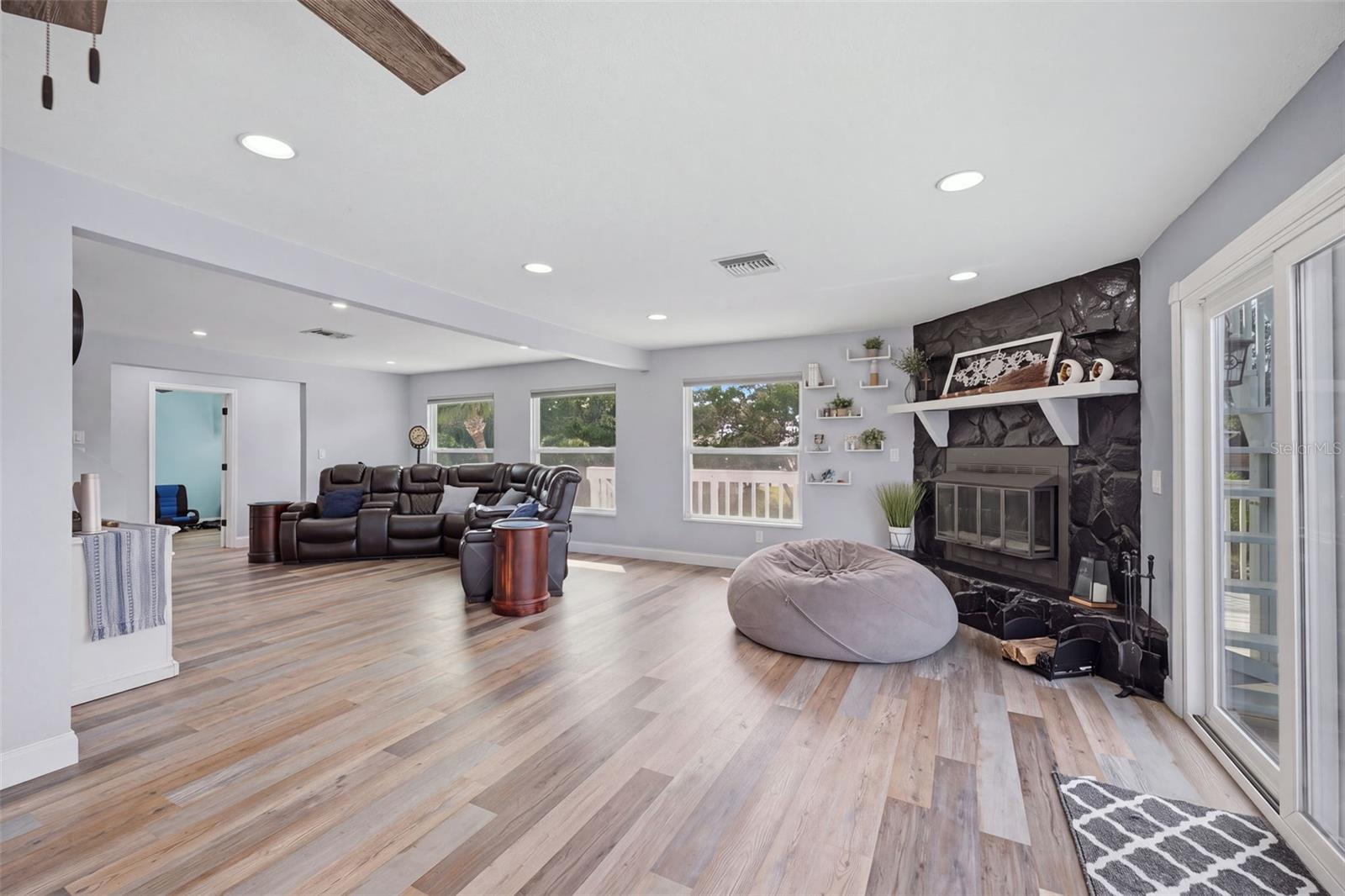 14523 BARLOW LN — photo 20