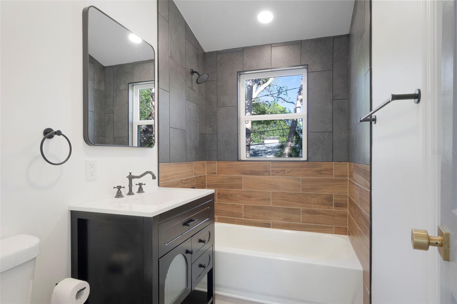 2230 E HARBOR DR S — photo 17