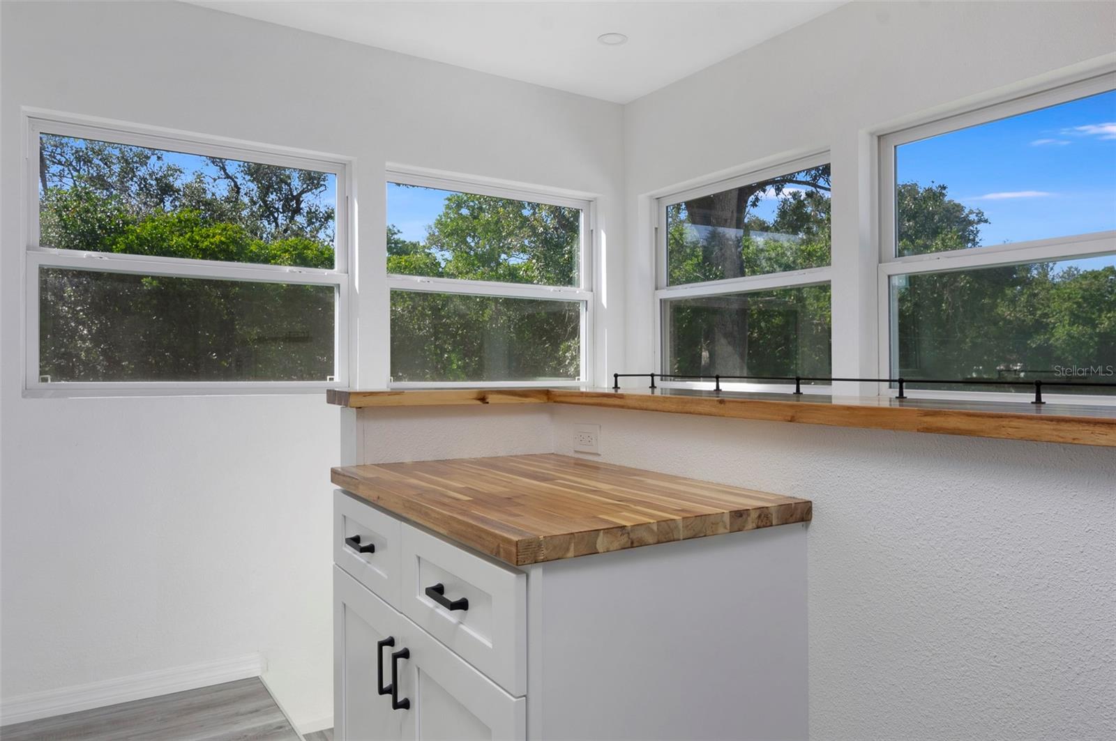 2230 E HARBOR DR S — photo 9