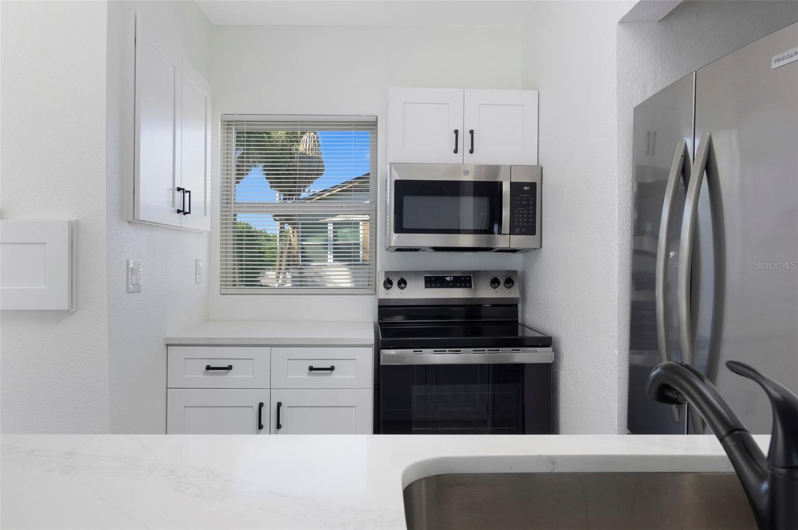 2230 E HARBOR DR S — photo 8