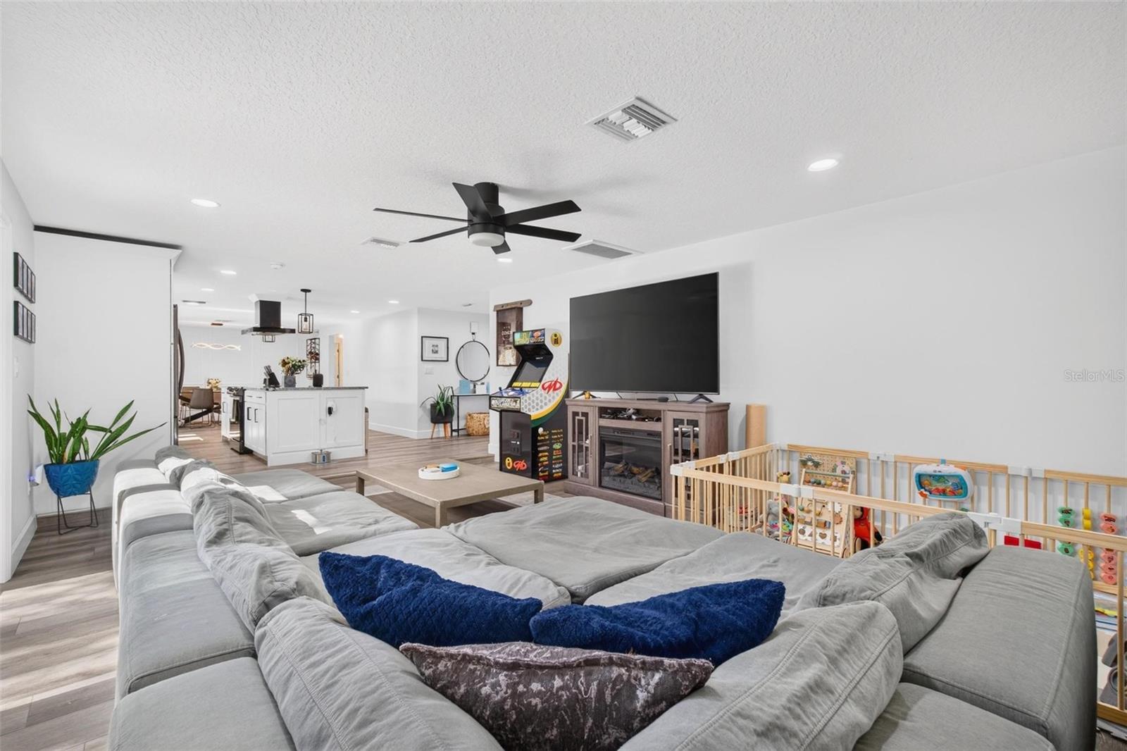 1002 N FLORIDA AVE — photo 3