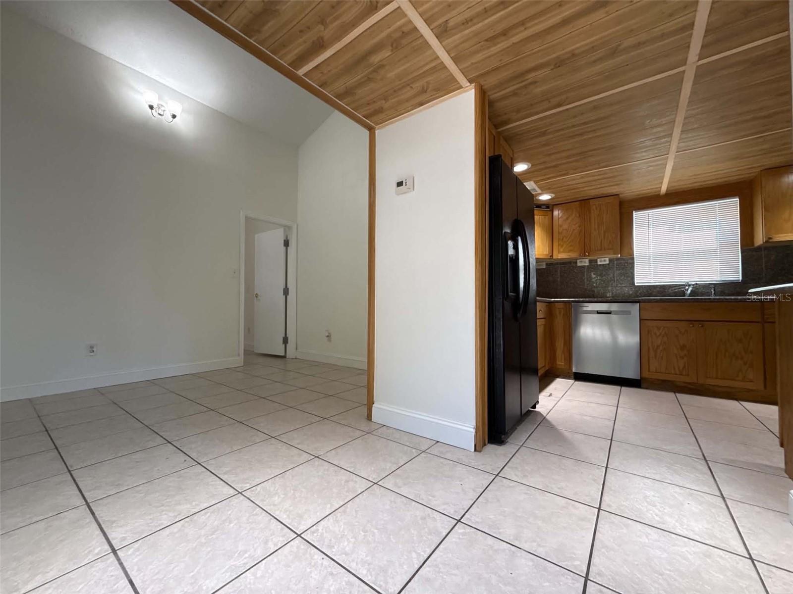 8606 N SEMMES ST #B — photo 4
