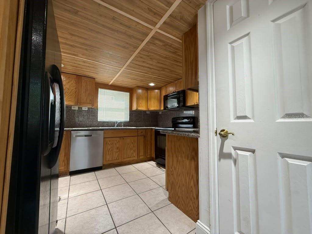 8606 N SEMMES ST #B — photo 5