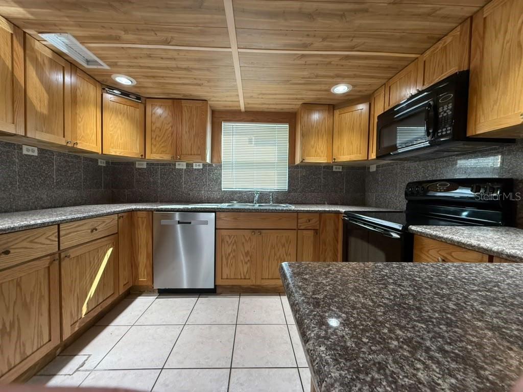 8606 N SEMMES ST #B — photo 6