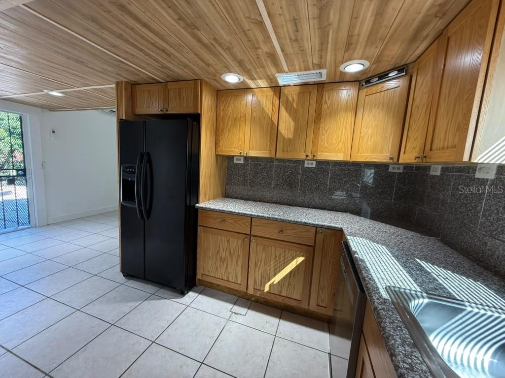 8606 N SEMMES ST #B — photo 7