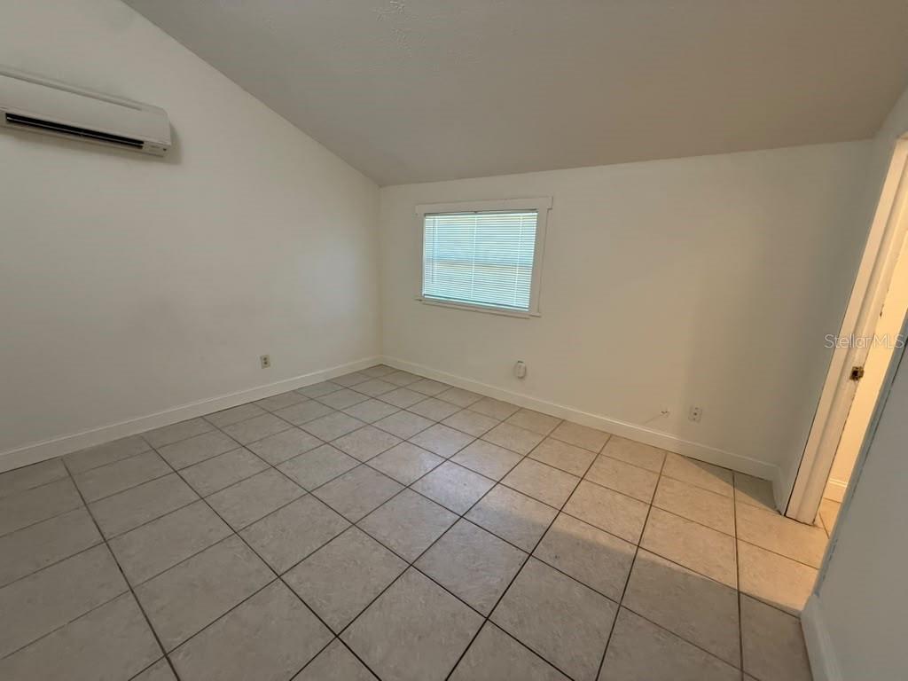8606 N SEMMES ST #B — photo 11
