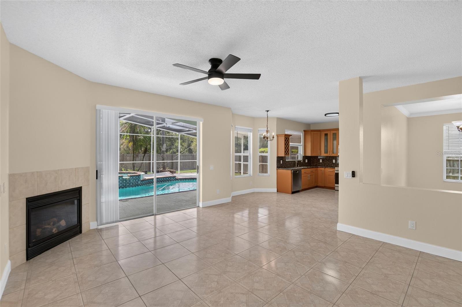 9110 ROCKROSE DR — photo 12