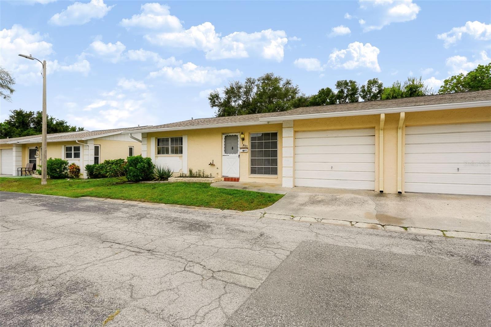 852 OXFORD CT — photo 4