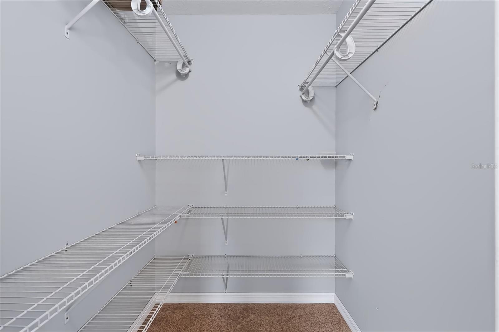 852 OXFORD CT — photo 18