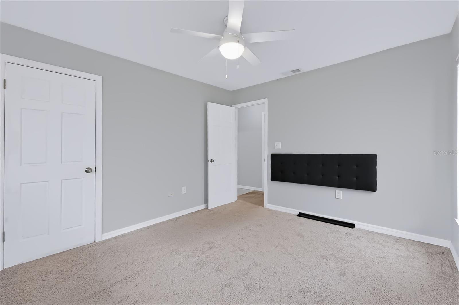 852 OXFORD CT — photo 17