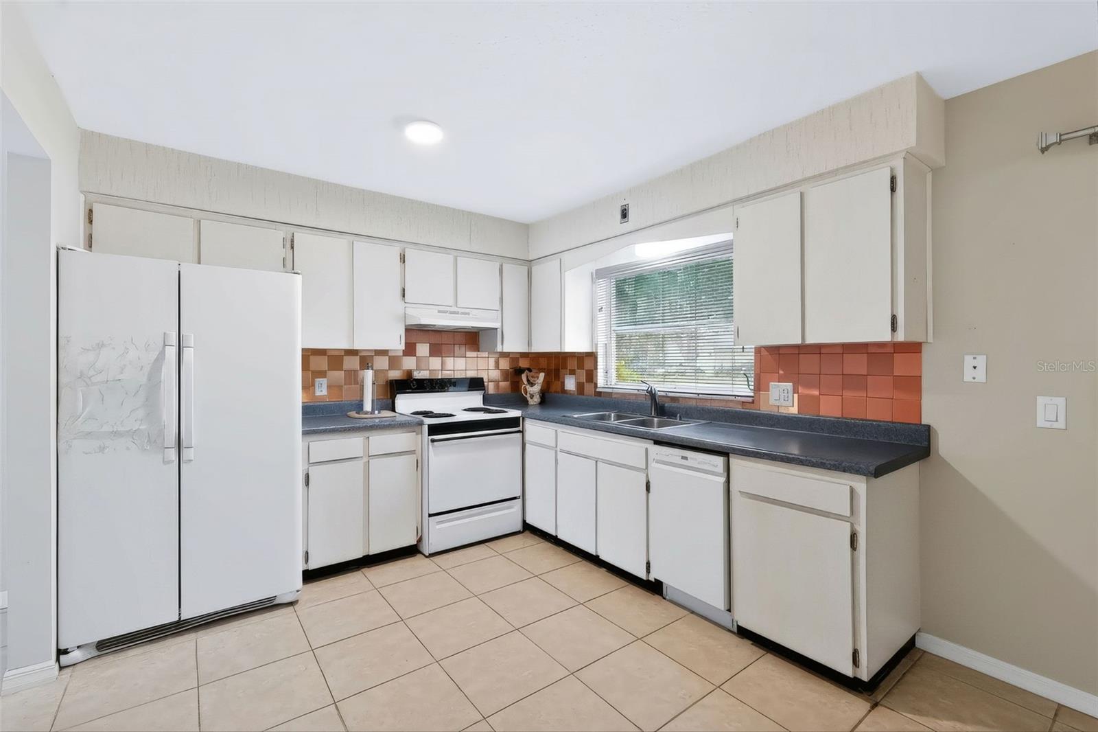 852 OXFORD CT — photo 7