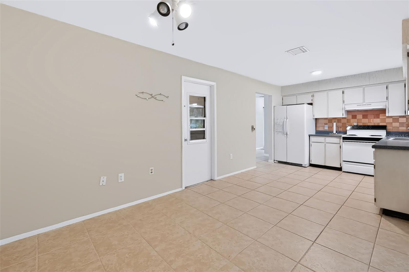 852 OXFORD CT — photo 11