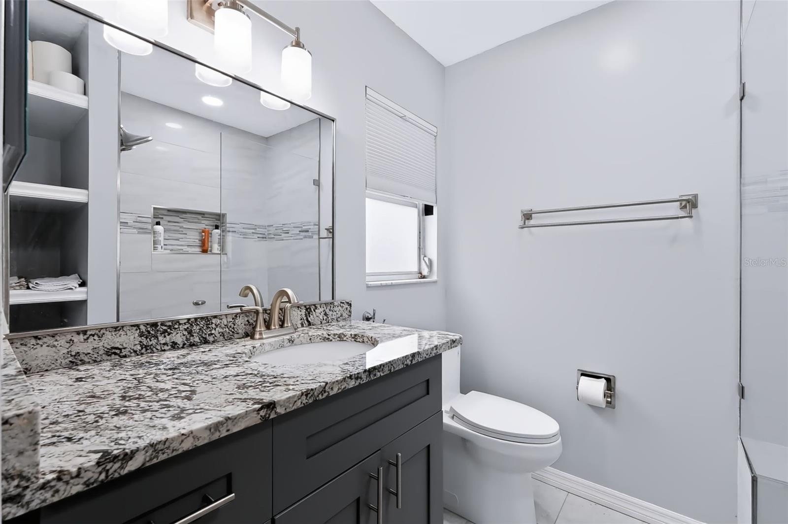 852 OXFORD CT — photo 14