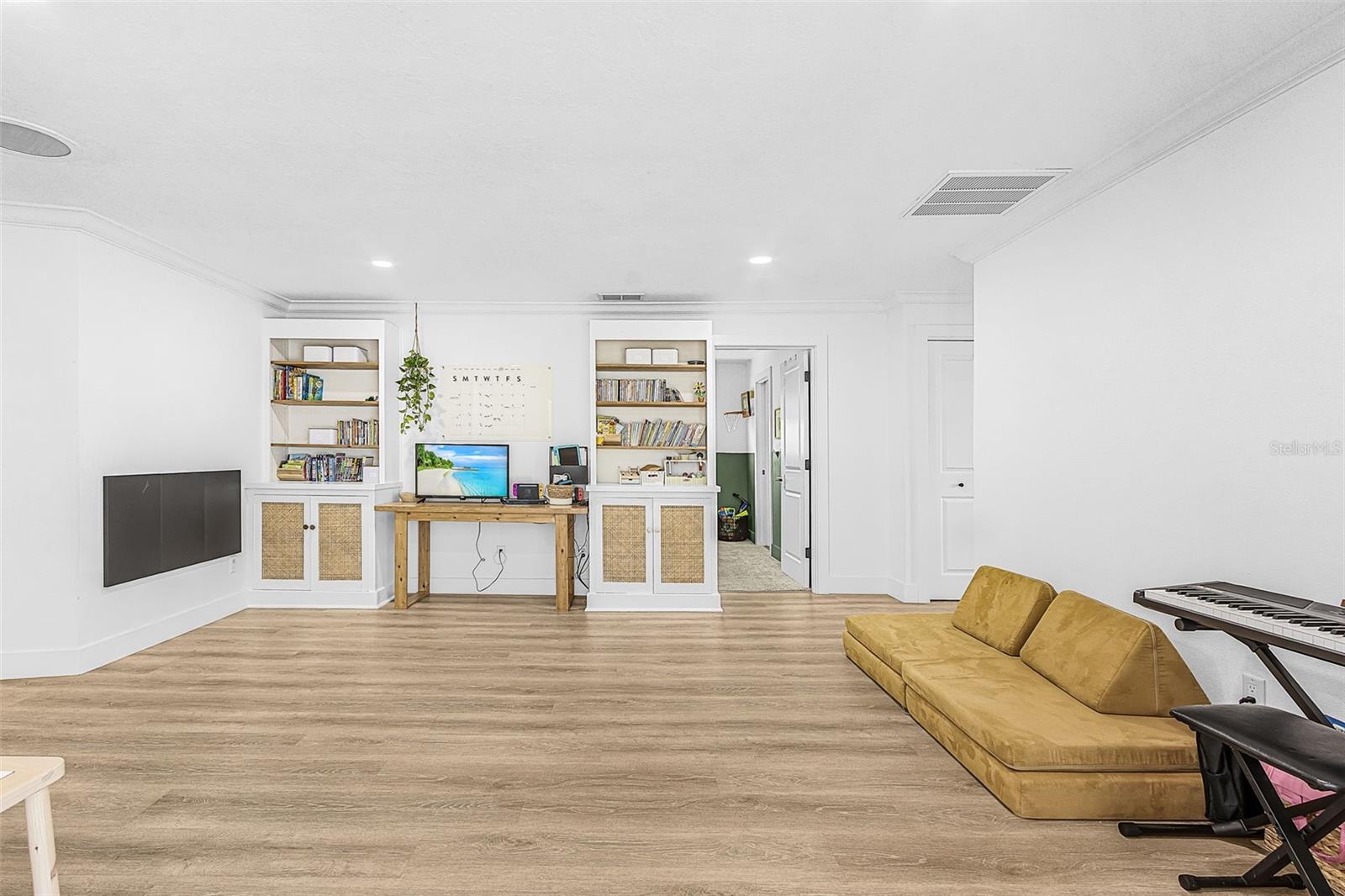 3620 PEMBROOK DR — photo 15