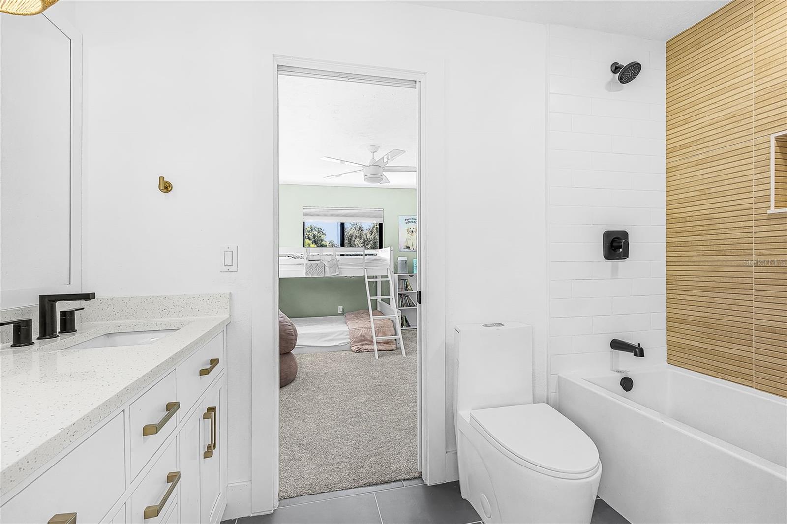 3620 PEMBROOK DR — photo 17
