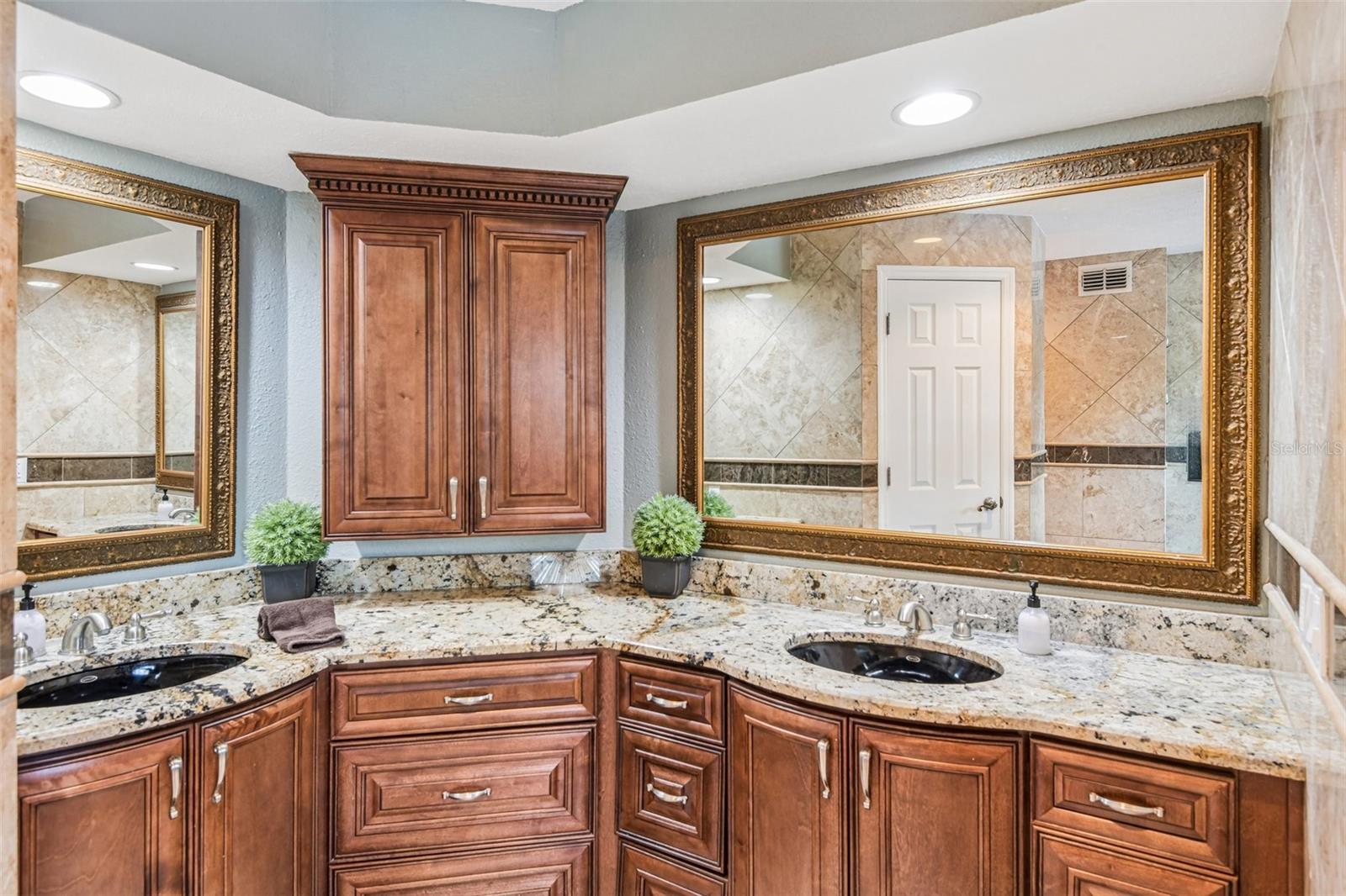 3157 N CANAL DR — photo 24