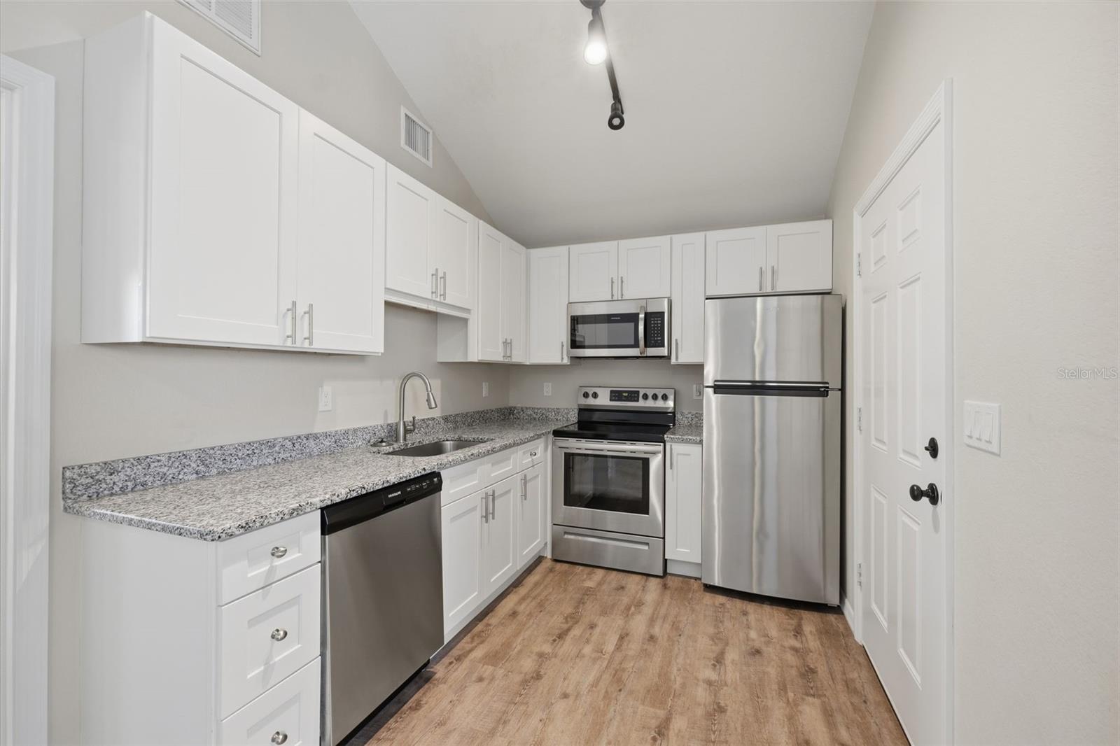 1264 PIERCE ST — photo 35