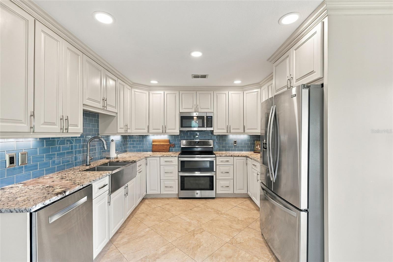 629 SEGOVIA CT NE #405 — photo 6