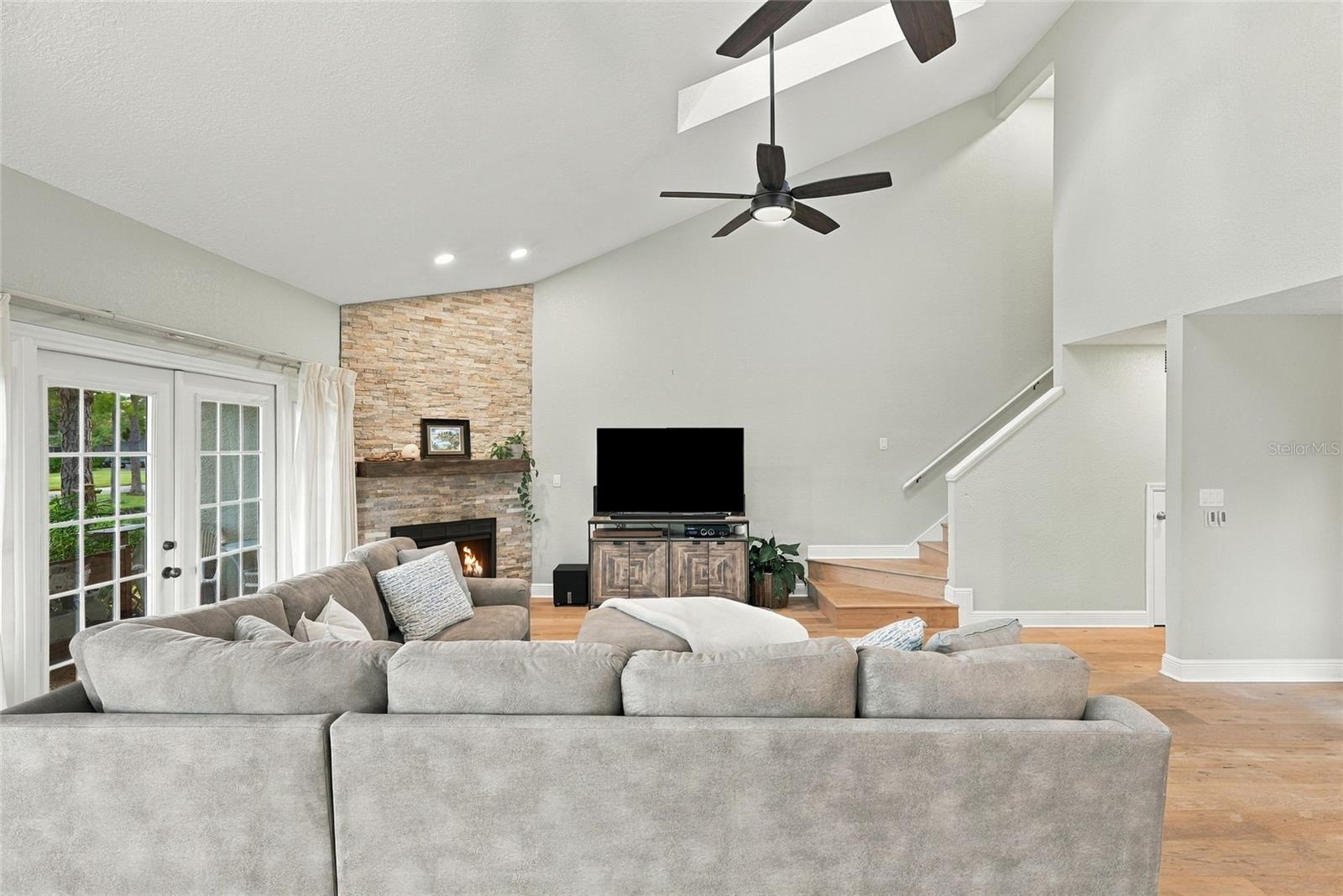 629 SEGOVIA CT NE #405 — photo 16
