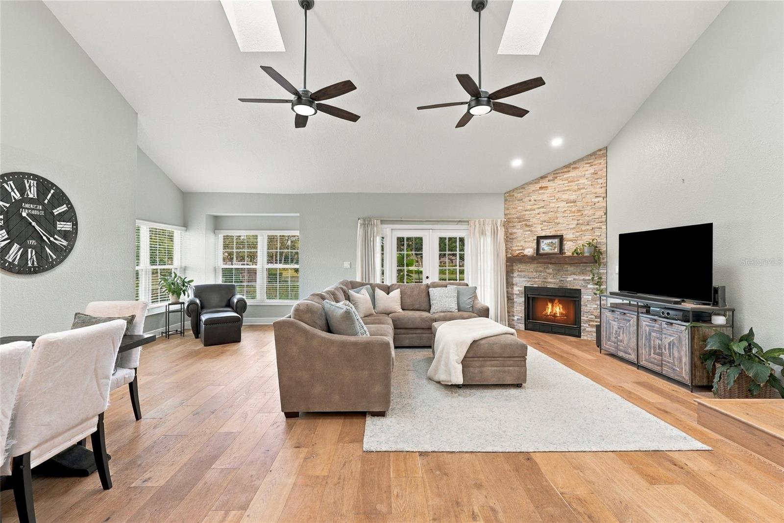 629 SEGOVIA CT NE #405 — photo 11