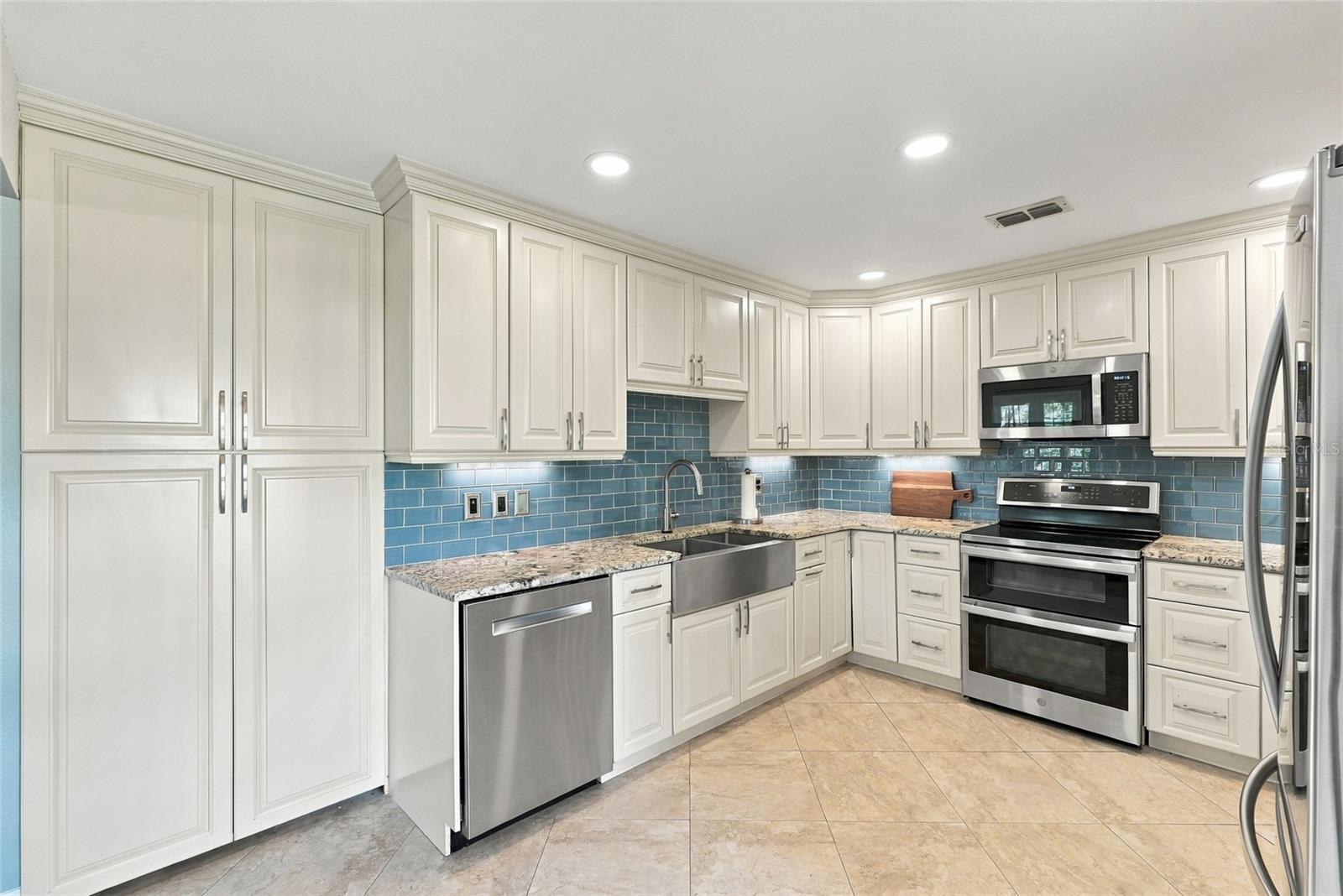 629 SEGOVIA CT NE #405 — photo 8