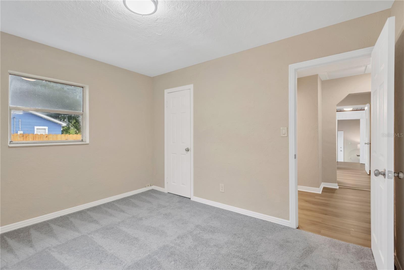 702 E BROAD ST — photo 16