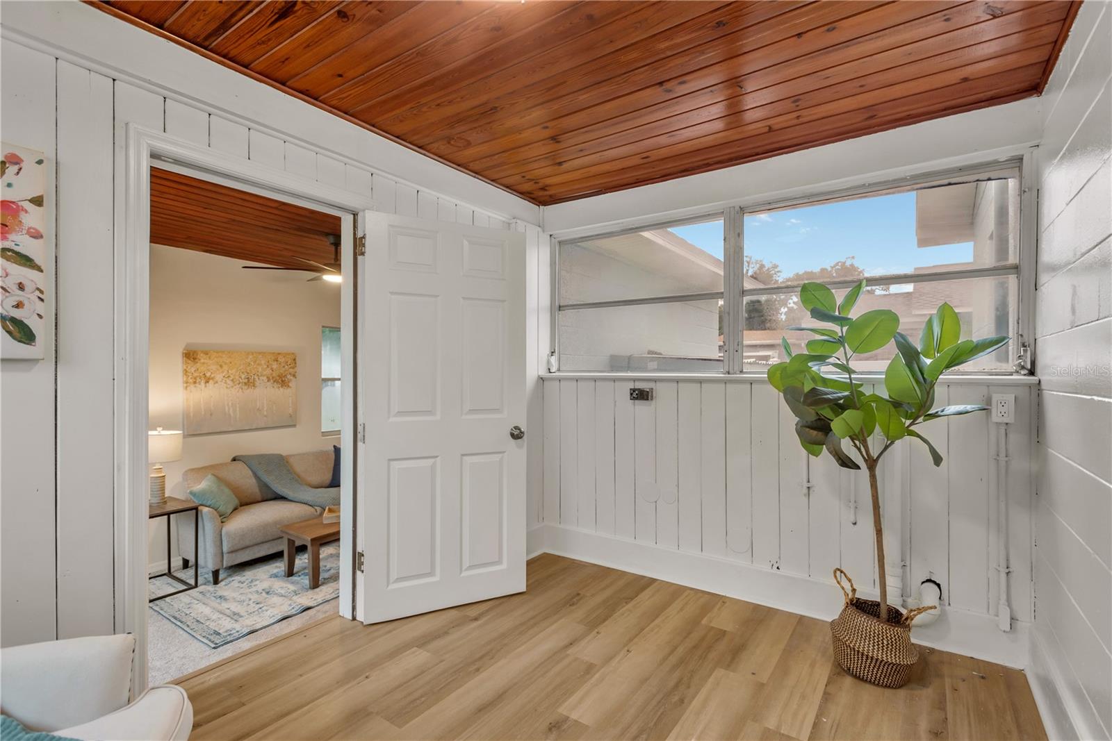 702 E BROAD ST — photo 12